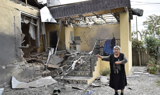 Армения продолжает обстреливать мирное население, но местные жители, проявляя мужество, не покидают свои дома - ФОТО