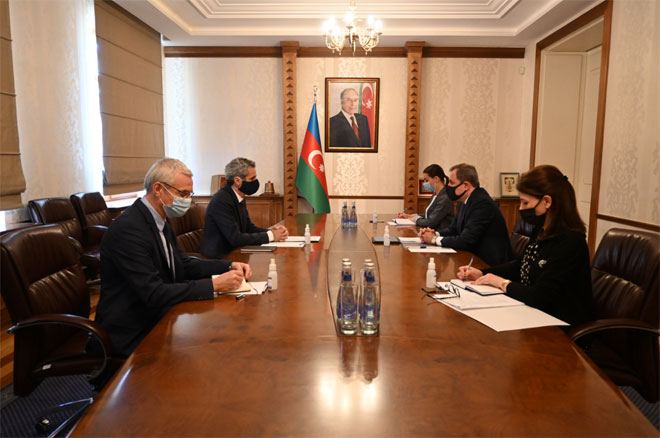 Глава МИД Азербайджана встретился с послом Франции 