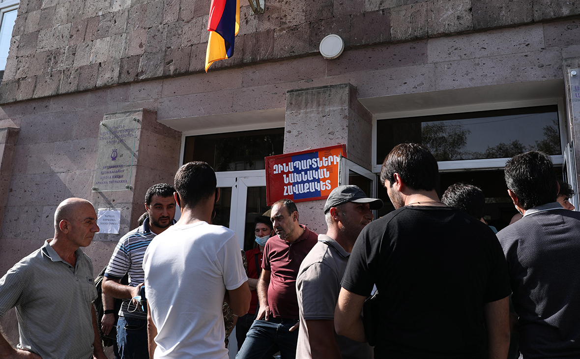 Армения ограничила выезд из страны мужчин в возрасте от 18 до 55 лет
