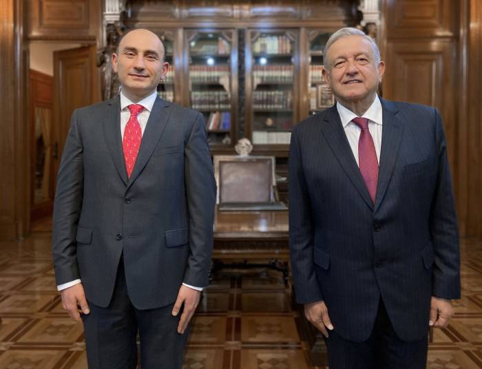 Посол Азербайджана вручил верительные грамоты президенту Мексики
