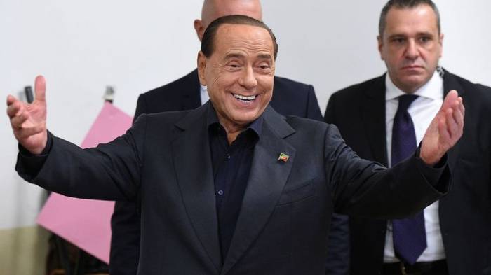 Зараженного коронавирусом Берлускони госпитализировали
