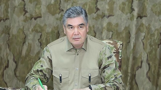Президент Туркменистана предупредил о кадровых перестановках в правительстве
