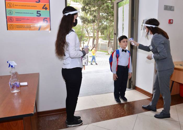 В Азербайджане коронавирус выявлен еще у 13 школьников — Минобразования

