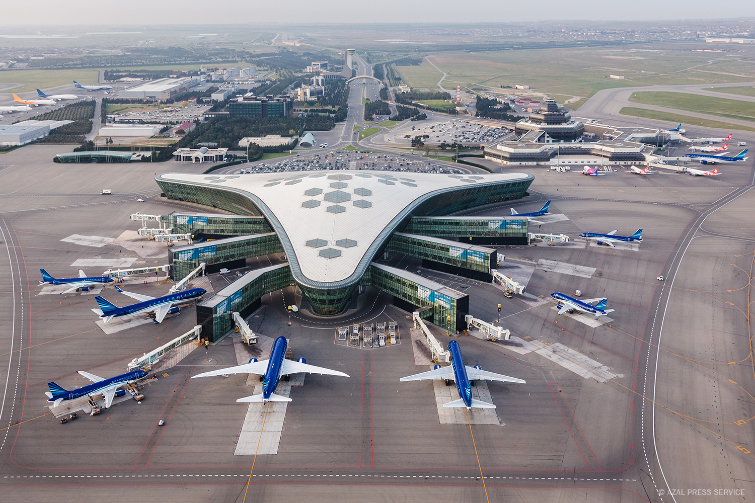Международный аэропорт Гейдар Алиев временно переходит на ограниченный режим работы