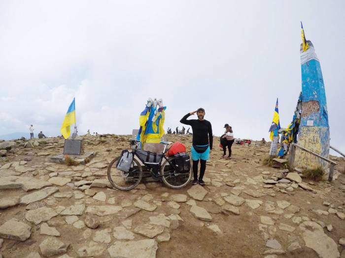 В горах Украины на велосипеде - в честь Азербайджанского солдата - ФОТО