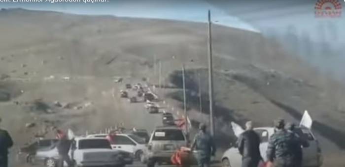 Армяне убегают из Агдаре - ВИДЕО