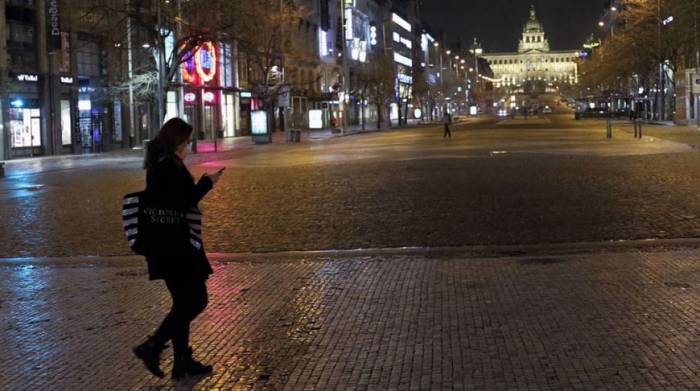 Власти Чехии запретили гражданам свободное перемещение в ночное время
