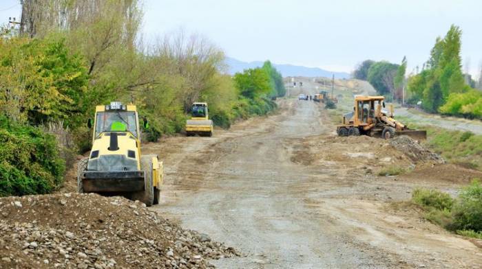 Началось восстановление дорог, ведущих в села Суговушан и Талыш - ФОТО