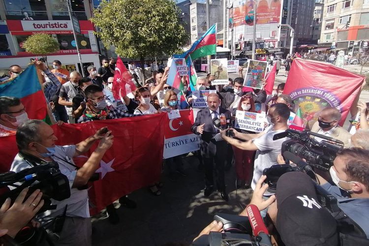 В Стамбуле прошла акция в поддержку Азербайджана
