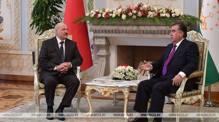 Лукашенко поздравил Эмомали Рахмона с днем рождения
