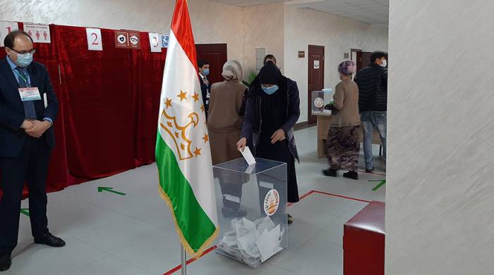 Наблюдатели от СНГ не выявили нарушений на выборах президента Таджикистана
