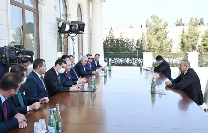 Президент Ильхам Алиев принял спикера турецкого парламента
