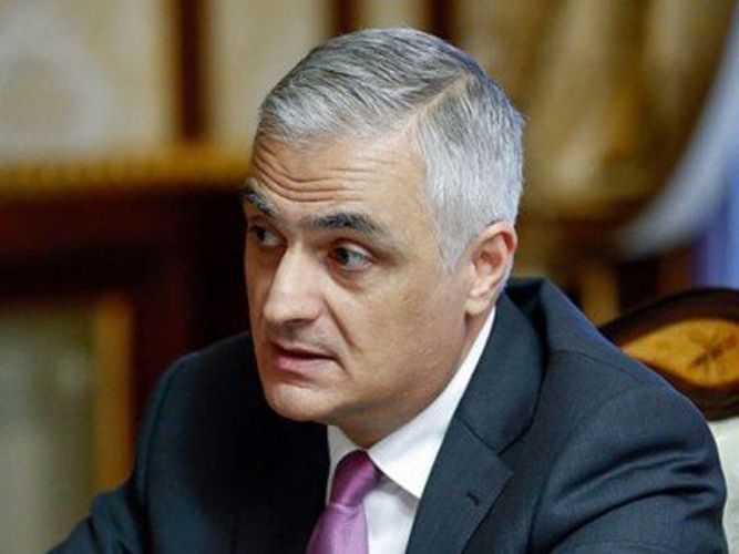 Заместитель премьер-министра Армении старается привезти оружие из России на гражданском самолете