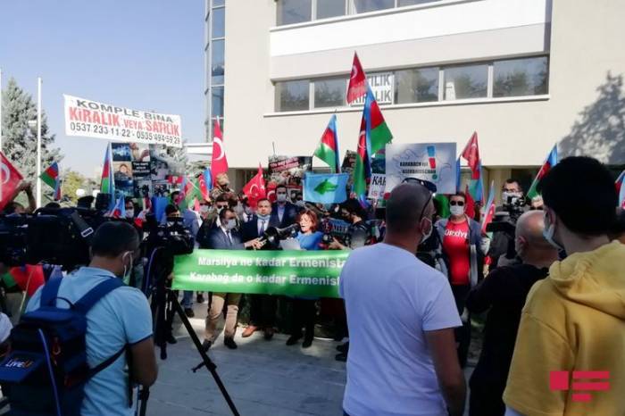 Перед посольством Франции в Турции прошла акция протеста - ВИДЕО
