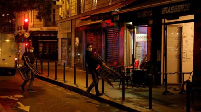 В Париже протестующие против COVID-ограничений частично перекрыли кольцевую дорогу
