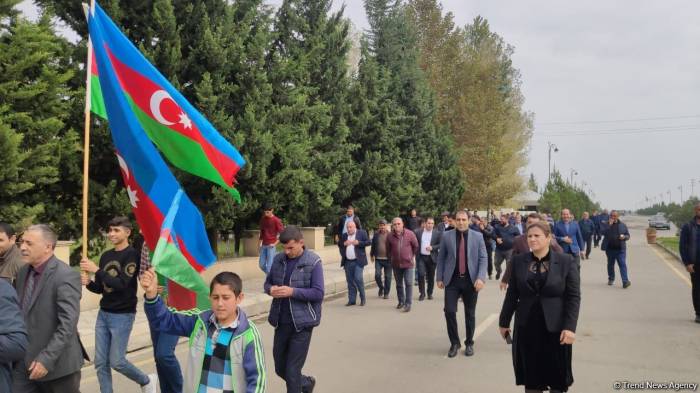 Вынужденные переселенцы из Ходжавенда провели "Знаменный марш" (ФОТО) Вынужденные переселенцы из Ходжавенда провели "Знаменный марш" (ФОТО)