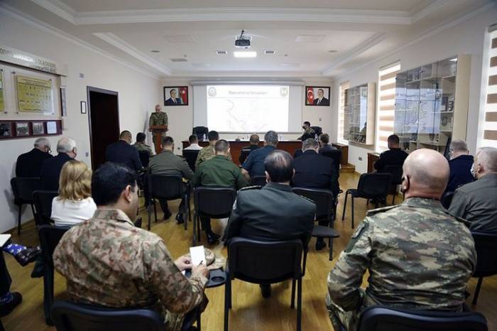 Иностранные военные атташе и представители международных организаций были проинформированы об оперативной ситуации на фронте