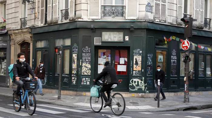 В крупных городах Франции начал действовать комендантский час
