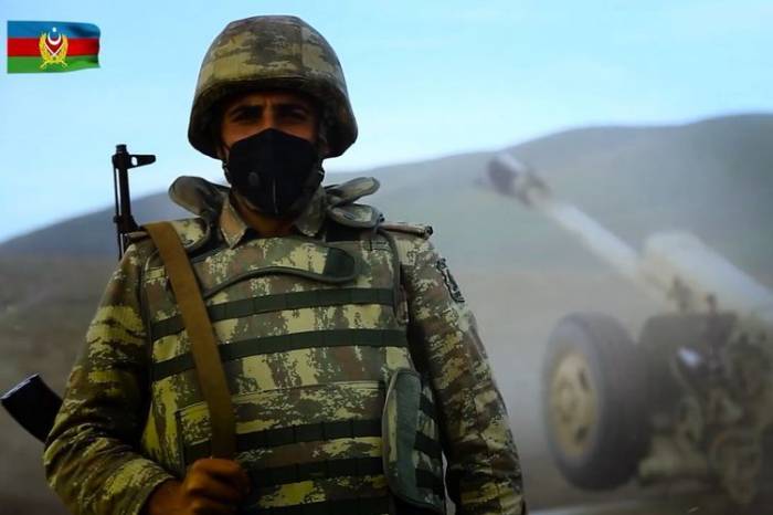 Азербайджанский солдат: Мы защищаем вас от врага, а вы нося маски, каждого из нас - ВИДЕО
