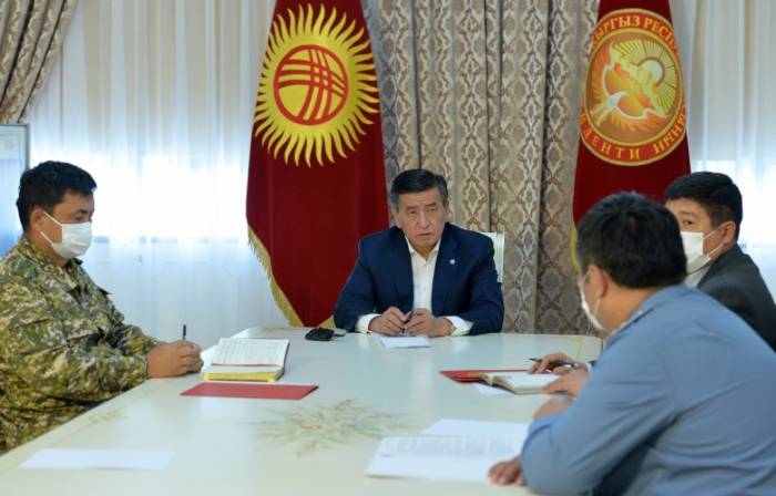 Комендант Бишкека предложил президенту Киргизии продлить в столице режим ЧП
