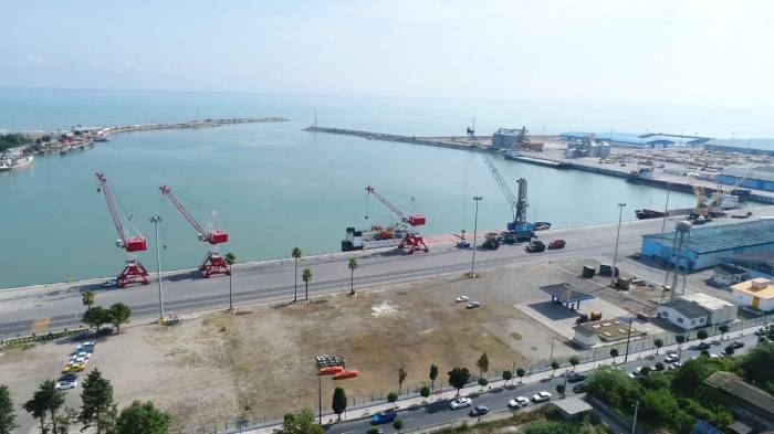 Разгрузка и погрузка товаров в портах иранского Гиляна увеличились на 56%