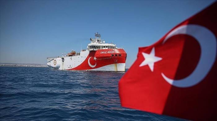 Турция продлила срок работ судна Oruç Reis в Средиземноморье
