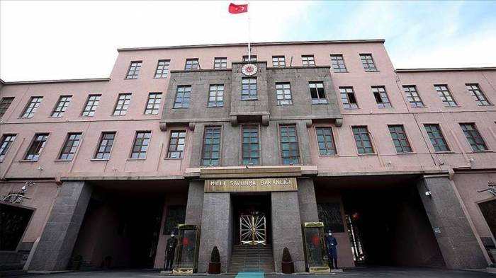 Минобороны Турции: Армия Азербайджана дает достойный отпор Армении
