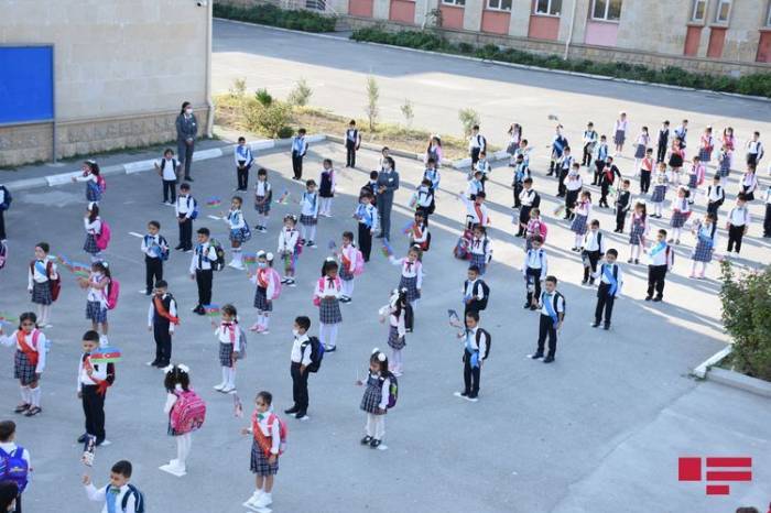 В учебных заведениях Азербайджана объявлены каникулы
