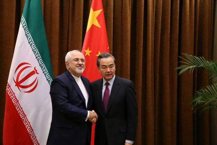 Главы МИД Ирана и Китая обсудили заключение договора о сотрудничестве на 25 лет
