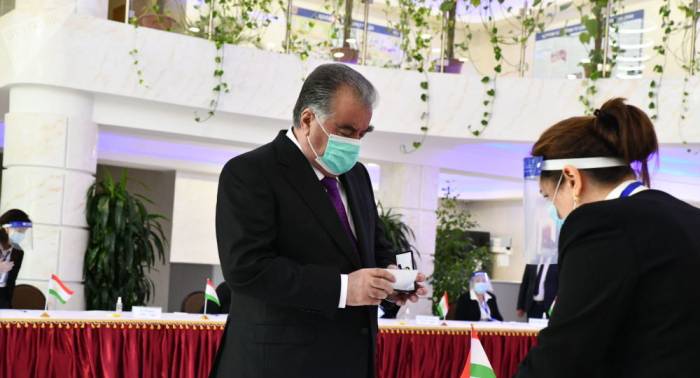 Рахмон проголосовал на выборах президента Таджикистана