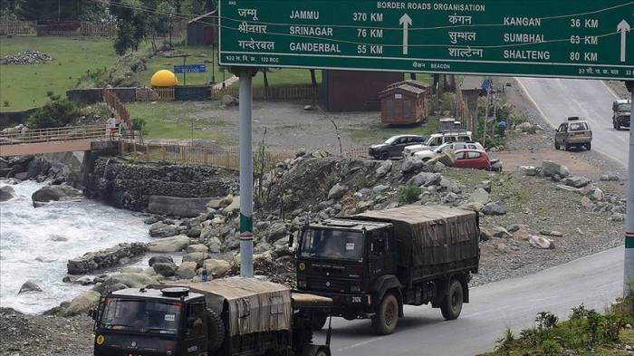 Китай разместил у границы с Индией 60 тыс. военных
