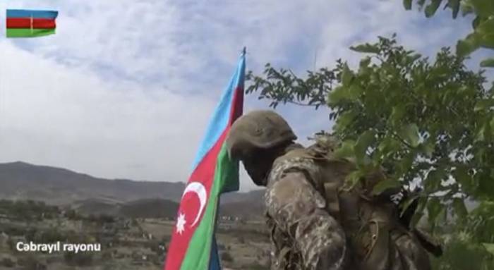 Флаг Азербайджана развевается на освобожденных территориях Джебраила - ВИДЕО