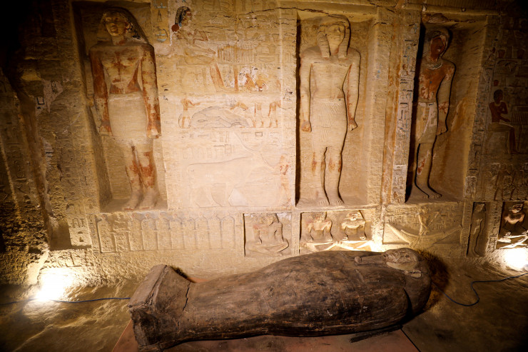 Египетские археологи обнаружили 59 саркофагов с мумиями - ВИДЕО
