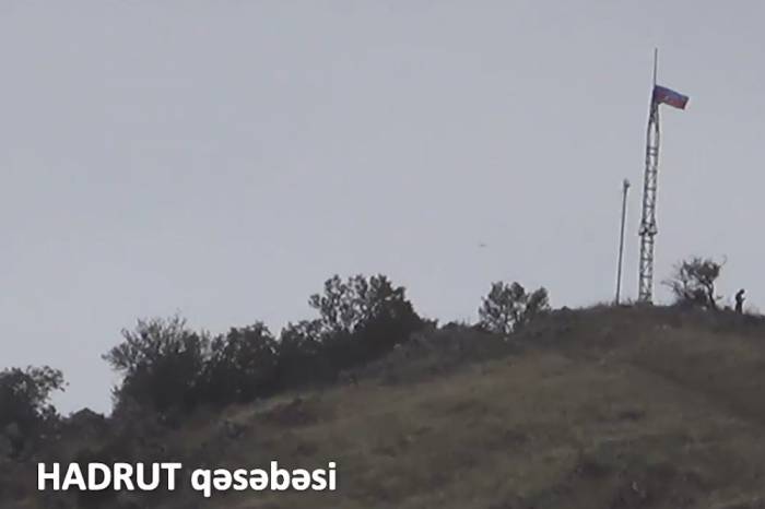 Флаг Азербайджана развевается в центре Гадрута