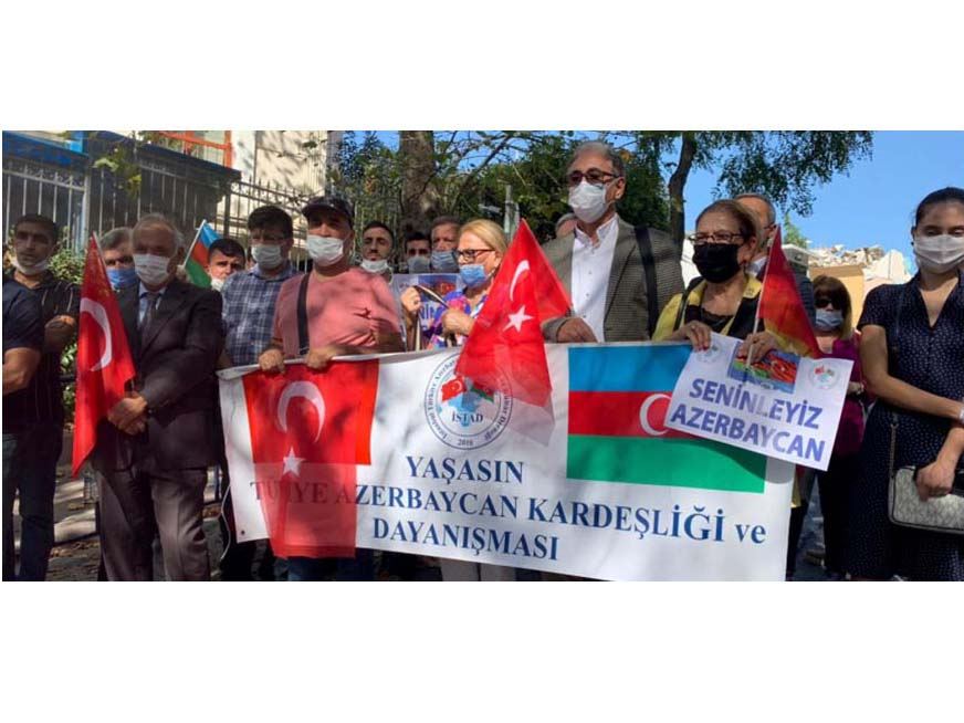 В Стамбуле прошла акция в поддержку Азербайджана под девизом «Мы с тобой, Азербайджан, мы с тобой, Карабах!»
