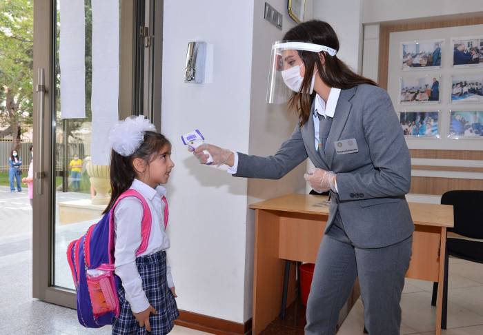 За последние сутки коронавирусом в Азербайджане инфицировались 52 учащихся