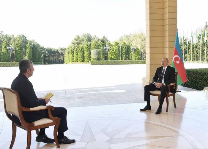 Ильхам Алиев: Азербайджан покупает вооружение, а Армения зачастую получает его бесплатно