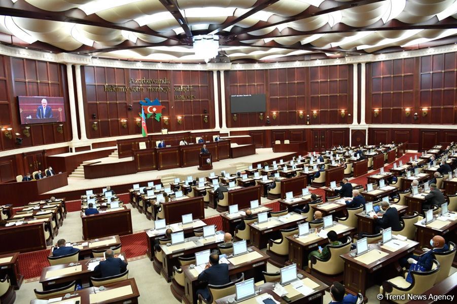 Сегодня азербайджанские депутаты обсудят 14 вопросов
