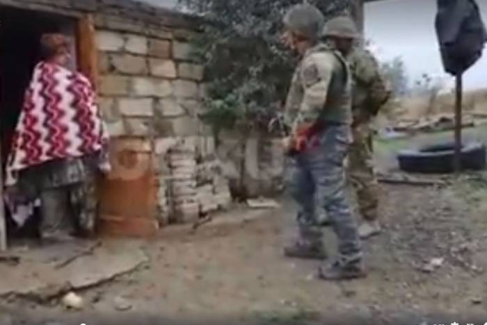 Азербайджанский солдат не воюет с мирными армянами Карабаха - ВИДЕО 