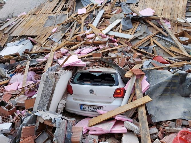 Число погибших в результате землетрясения в Измире достигло 116 человек
