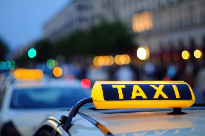 В выходные дни в период продленного карантина в Азербайджане такси будут работать
