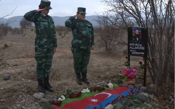Дочери Национального героя Аллахверди Багирова у его могилы 27 лет спустя - ВИДЕО
