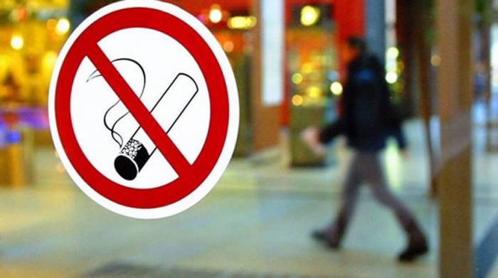 В Турции запретили курить на улице в связи с резким увеличением числа пациентов с COVID-19
