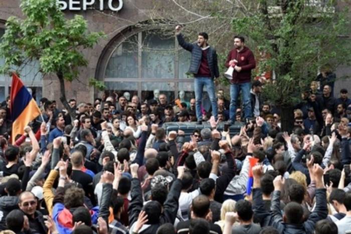 Оппозиция вновь перекрыла центральные улицы Еревана и требует отставки Пашиняна
