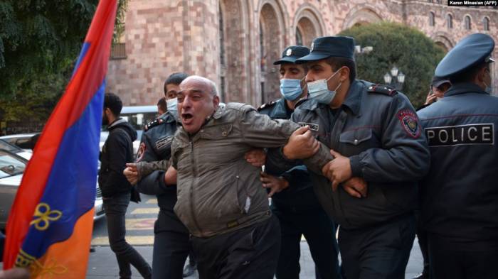 В Ереване по подозрению в призывах к захвату власти задержали шесть человек