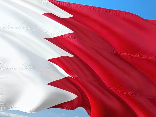 Глава МИД Бахрейна прибывает в Израиль с первым визитом

