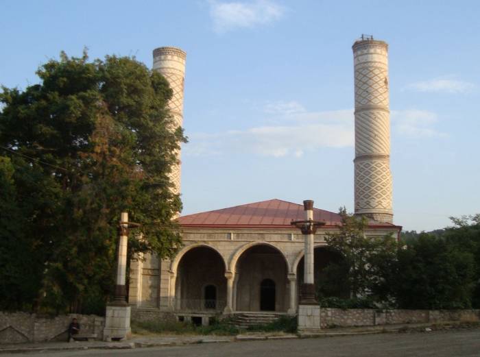 В мечети города Шуша азербайджанские солдаты совершили намаз 