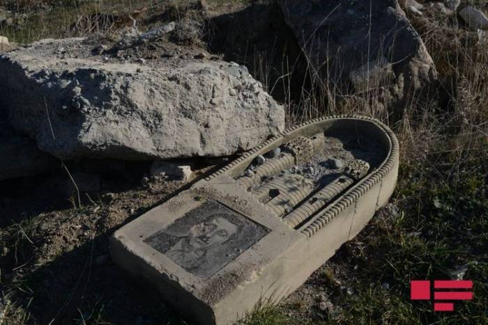 Армяне разрушили и засеяли пшеницей кладбище в селе Кюрдлер Физулинского района – ВИДЕО
