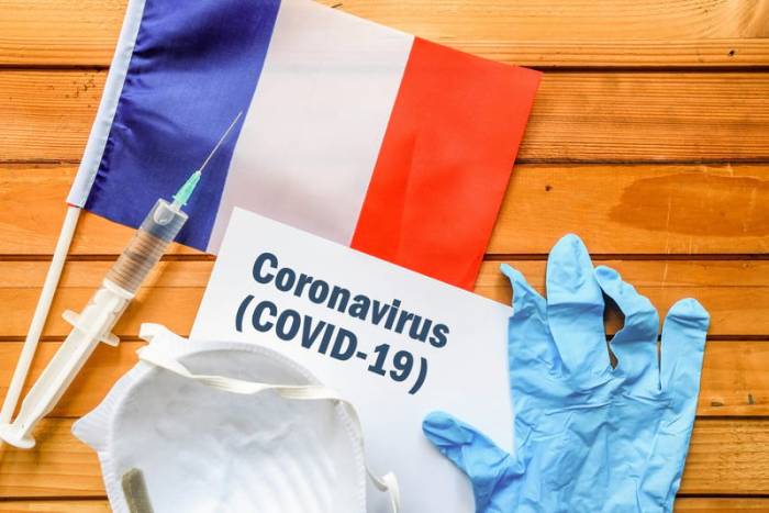 Франция первой в Европе пересекла отметку в 2 млн заражений коронавирусом

