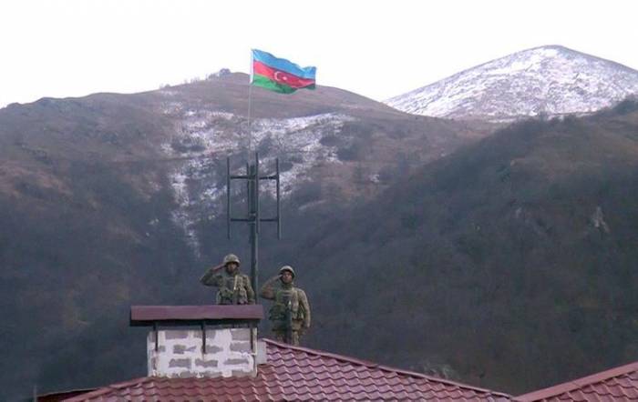 В освобожденном от оккупации городе Кяльбаджар поднят флаг Азербайджана - ВИДЕО
